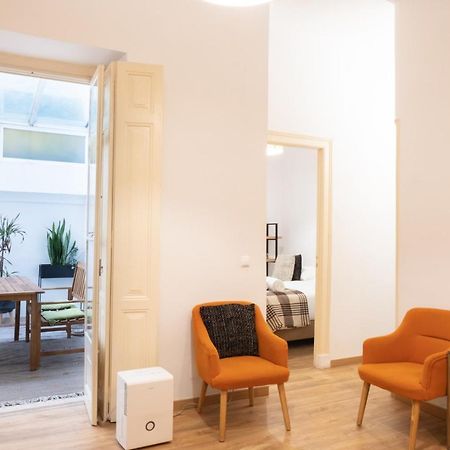 Central Apartment With Terrace By Lovelystay Lisbon Bagian luar foto