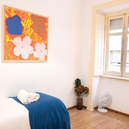 Central Apartment With Terrace By Lovelystay Lisbon Bagian luar foto